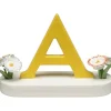 Buchstabe A, mit Blumen