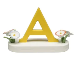 Buchstabe A, mit Blumen