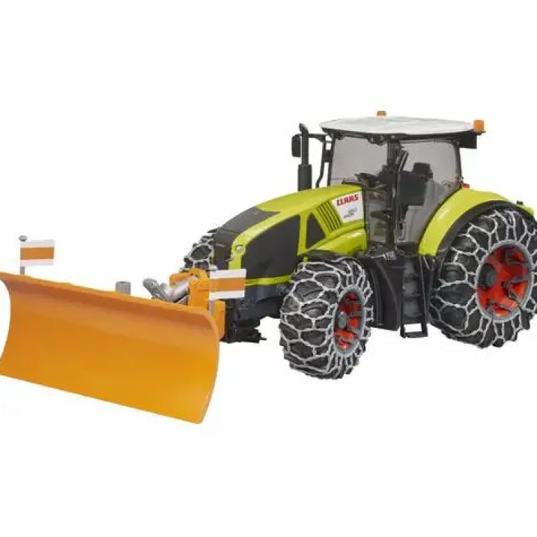 Claas Axion mit Schneeketten und Räumschild