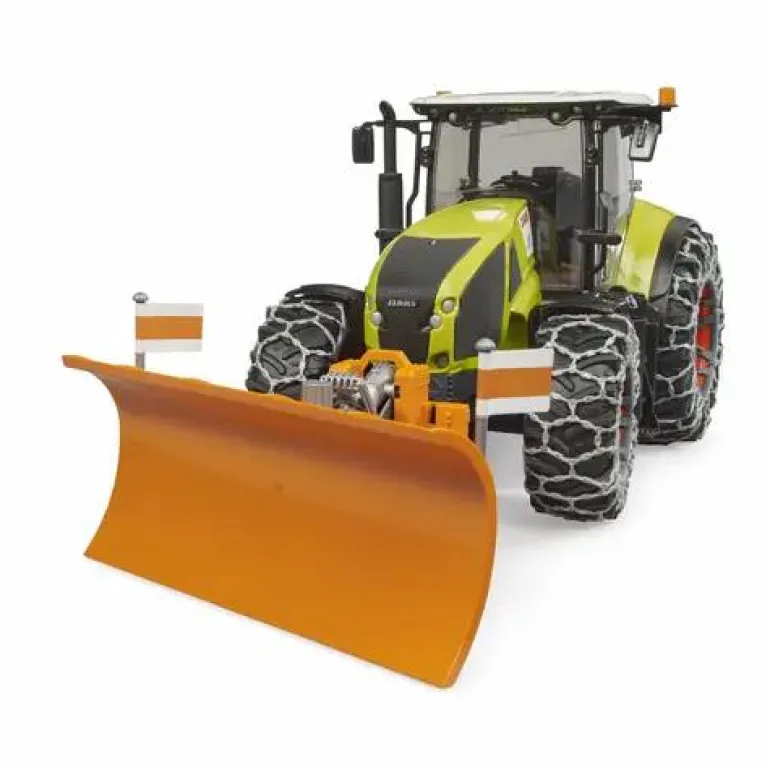 Claas Axion mit Schneeketten und Räumschild