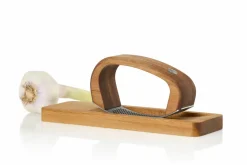 Knoblauchpresse RoccaAlio, mit Schneidbrett, Akazi
