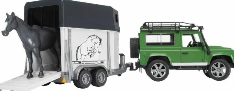 Land Rover Defender S + Anhänger + Pferd