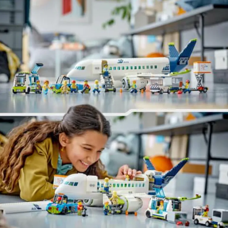LEGO® City Passagierflugzeug 60367