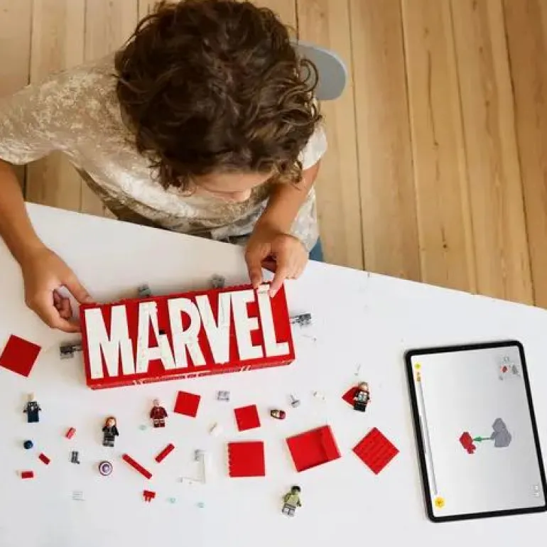 LEGO® Marvel™ MARVEL™ Logo & Minifiguren 76313