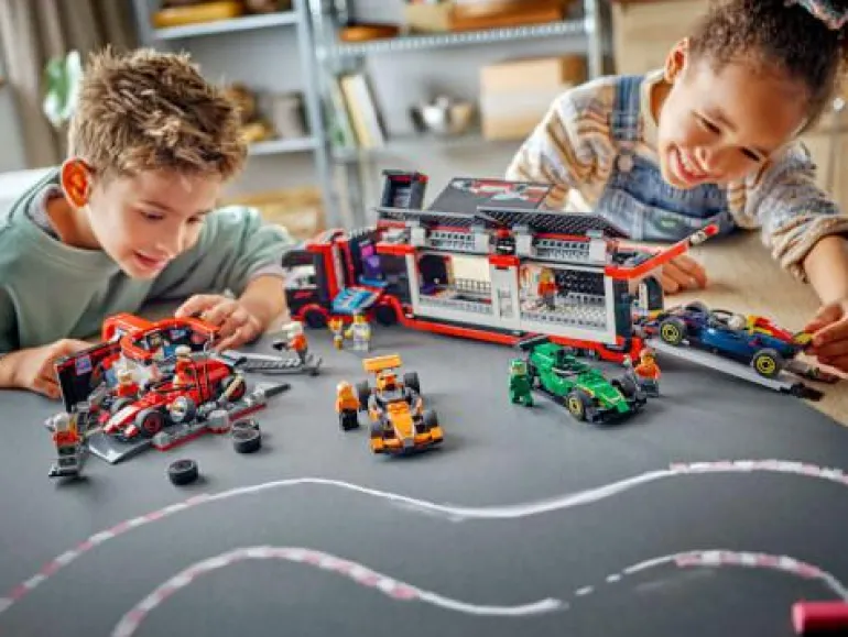 LEGO® City F1® Boxenstopp mit Boxencrew und Ferrar
