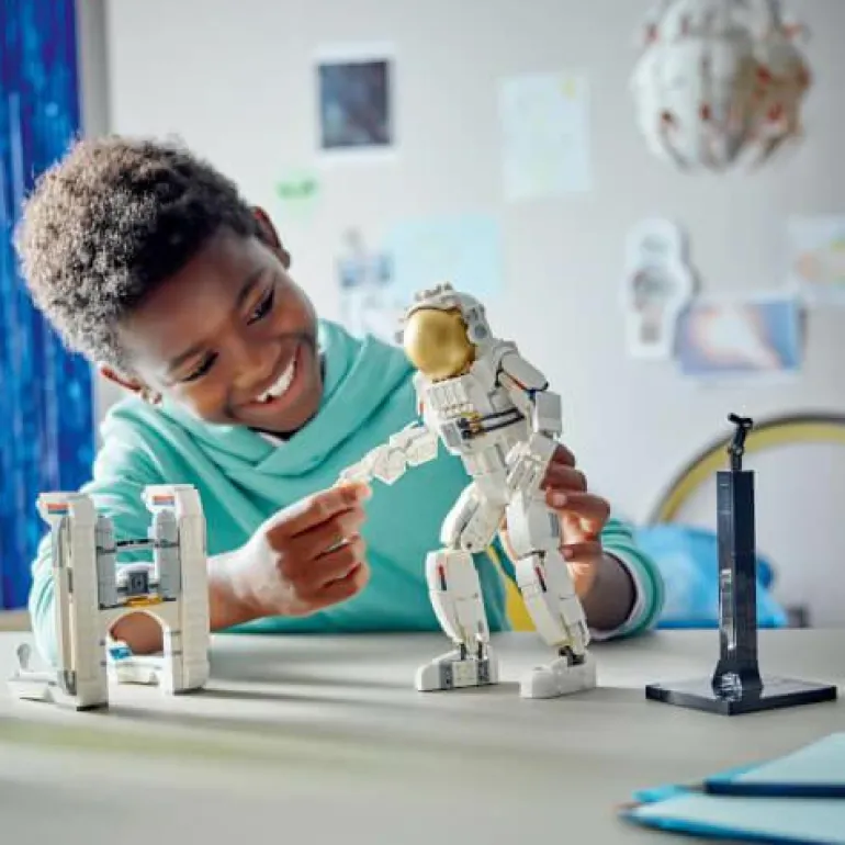 LEGO® Creator Astronaut im Weltraum 31152