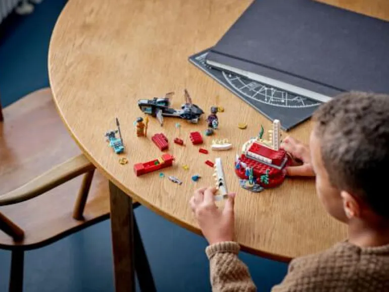 LEGO® Marvel™ König Namors Thronsaal 76213